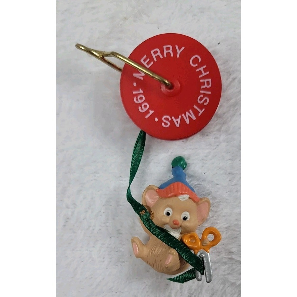 Vintage 1991 Hallmark ( On A Roll) keepsake Christmas‎ ornament MOUSE  DV161